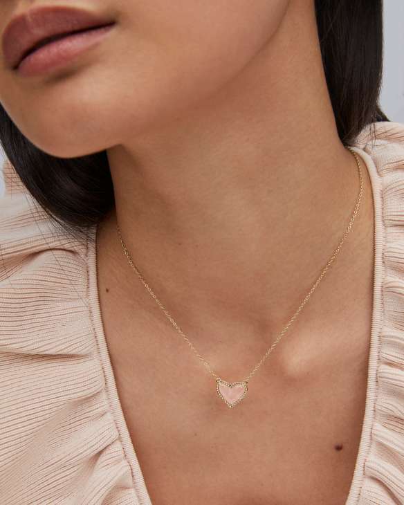 Ari Heart Gold Pendant Necklace in Rose Quartz