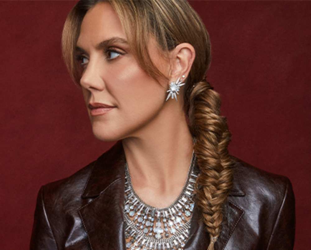 About Kendra Scott Known for her dynamic use of color and genuine materials, Kendra Scott's commitment to innovation, quality, and detail has taken her small start-up to a billion-dollar business - giving back over $65M along the way. Learn More.